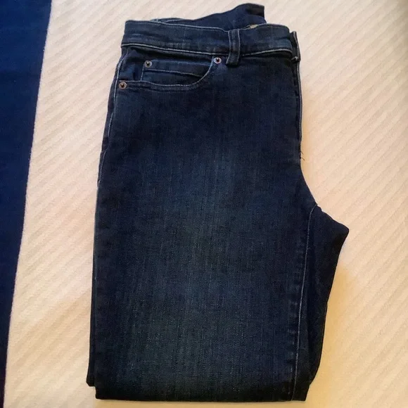Duluth, Capri jeans, size 6 - Picture 3 of 3